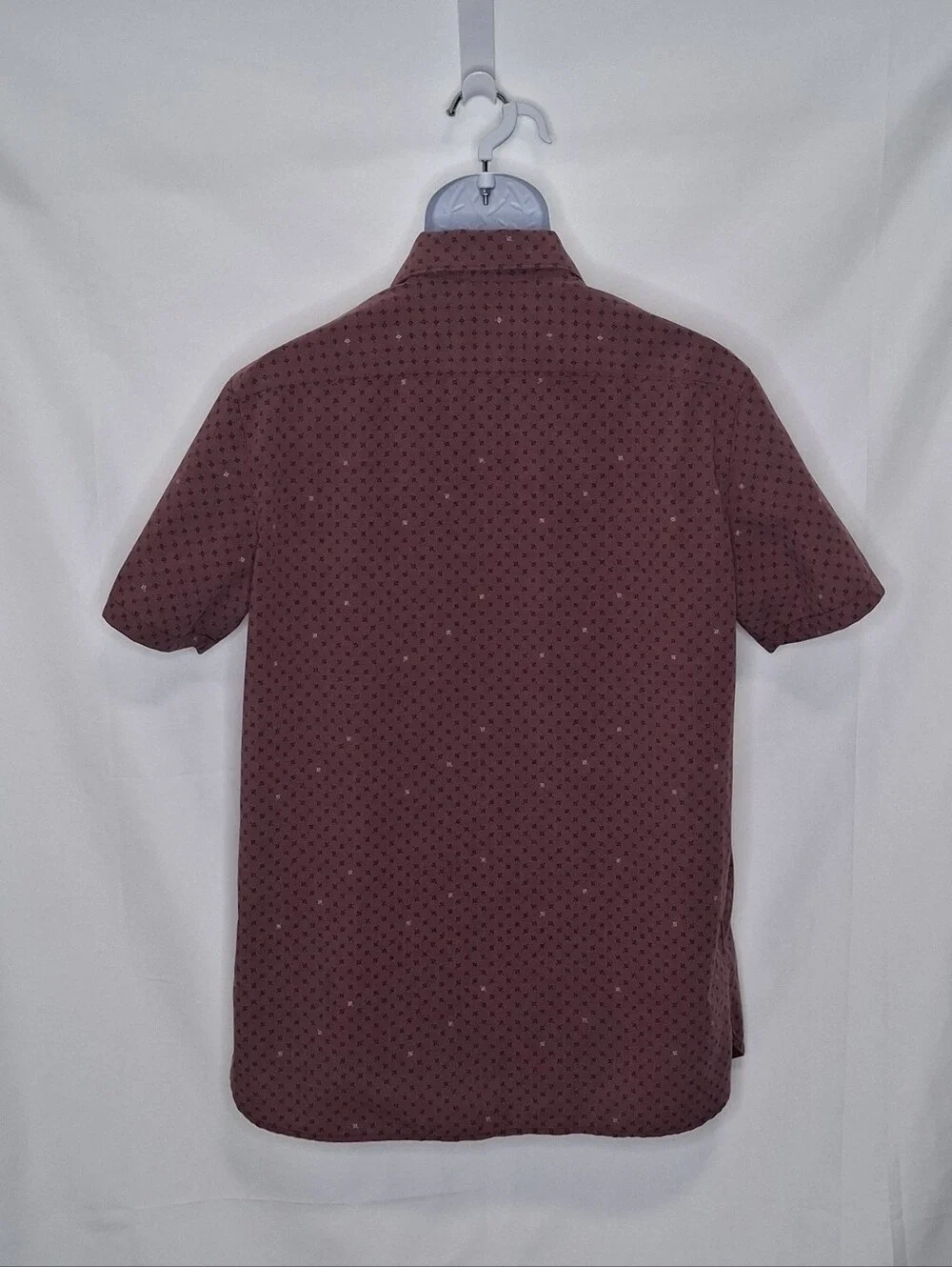 The North Face Men's Short-Sleeve Button-Down Shirt in Burgundy Microprint